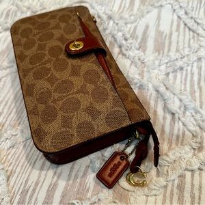 SOLD Coach Noa Pop-up